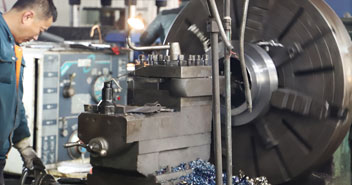 四柱油压机对液压工作介质的要求有哪些？